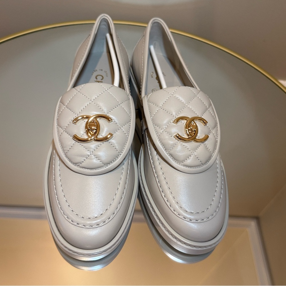 CHANEL 25B Turnlock CC Interlocking Quilted lambkin leather loafers sz 37.5 - Picture 7 of 17